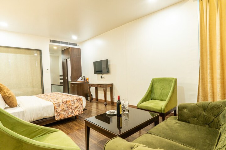 Room 30 of 76