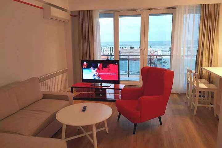 Room 5 of 12
