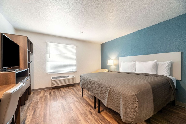 Standard | King Bed (11 of 13)
