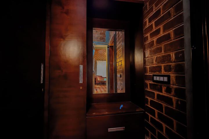 Room 44 of 94