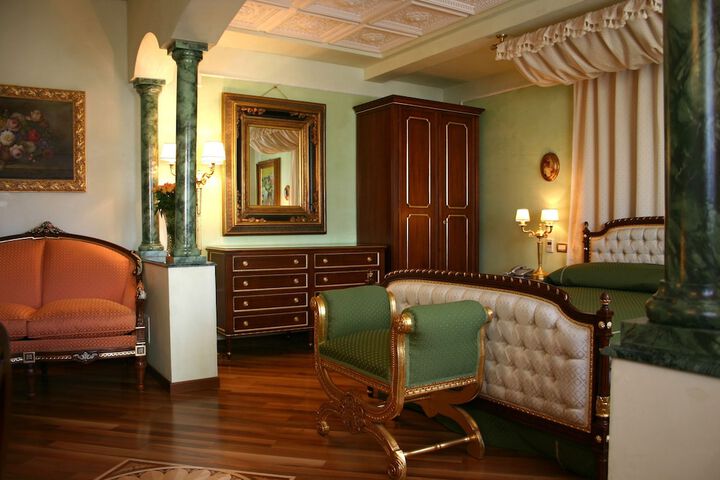 Room 5 of 31