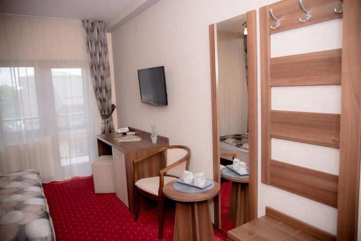 Room 14 of 98