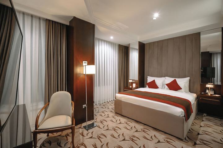 Room 7 of 32