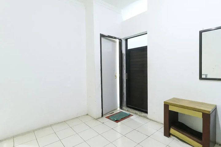 Room 16 of 19