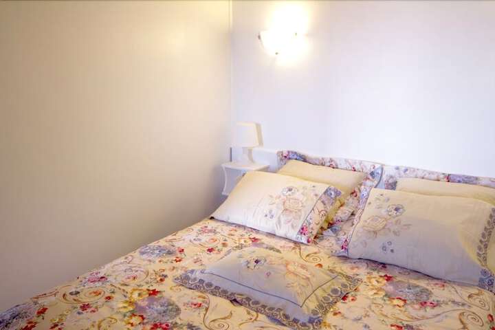 Room 2 of 18