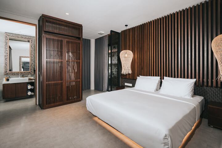 Room 7 of 77