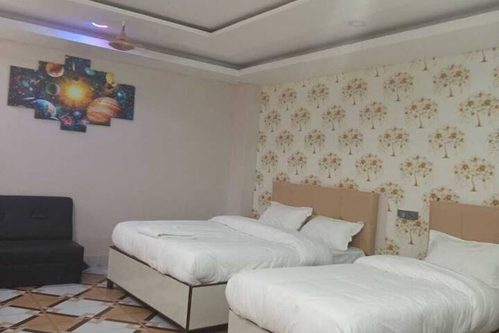 Room 16 of 38