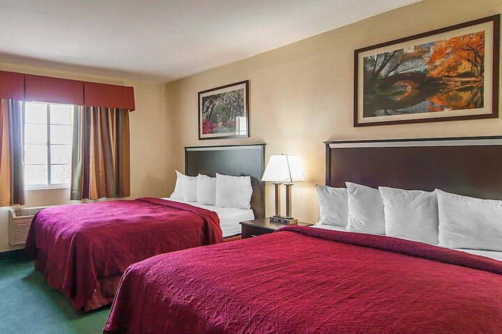 Room 28 of 107