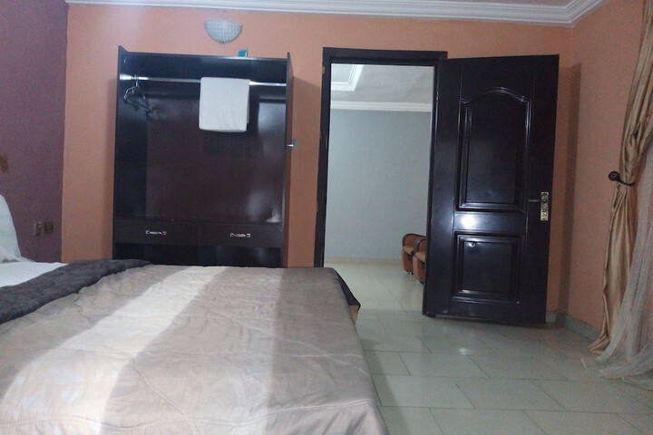 Room 11 of 24