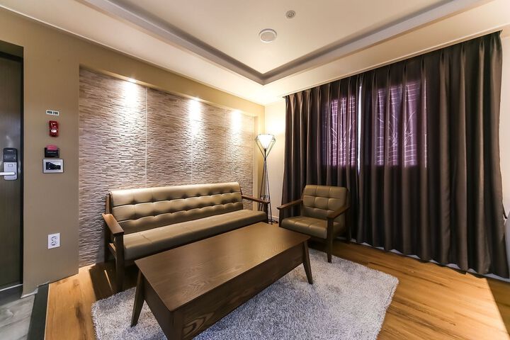 Room 30 of 67