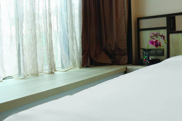 Room 16 of 33