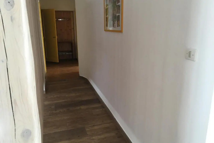 Room 10 of 17