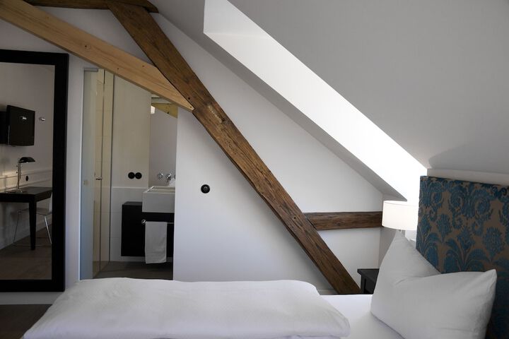 Room 14 of 60