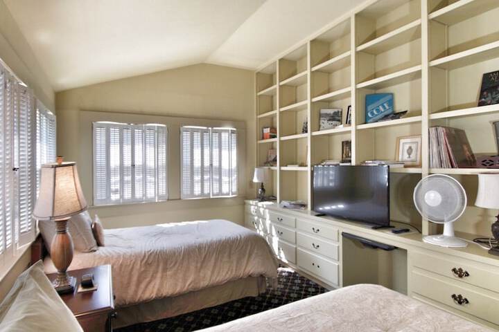 Room 13 of 42