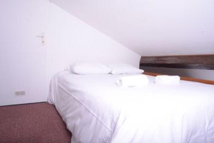 Room 5 of 20