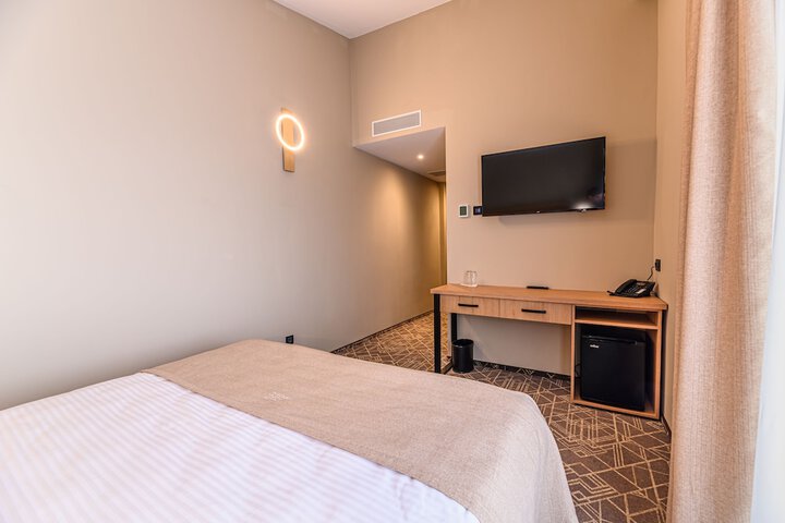 Room 13 of 65