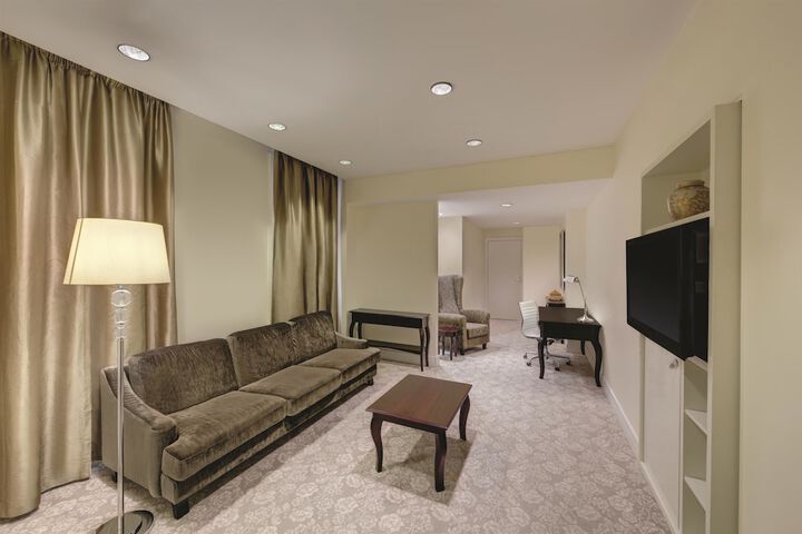 Room 12 of 98