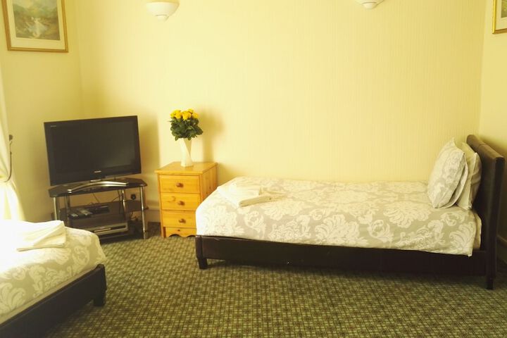 Room 3 of 33