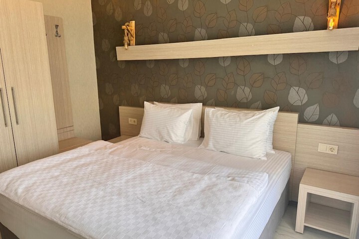 Room 10 of 24