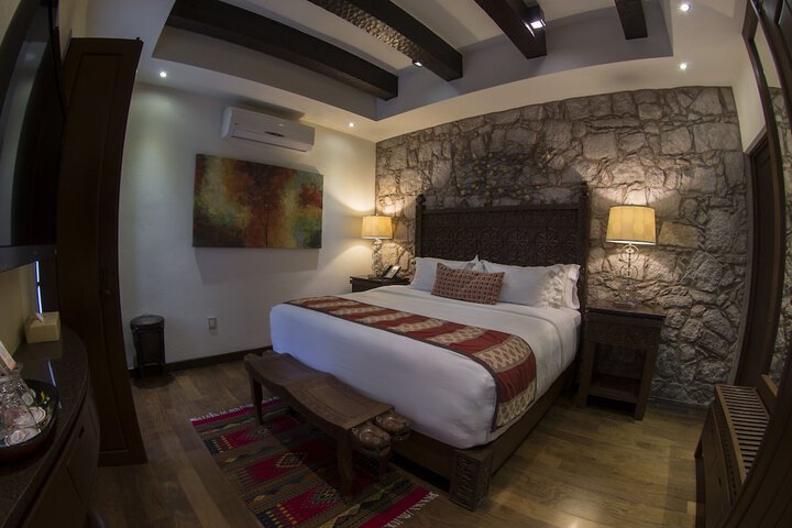 Room 34 of 166