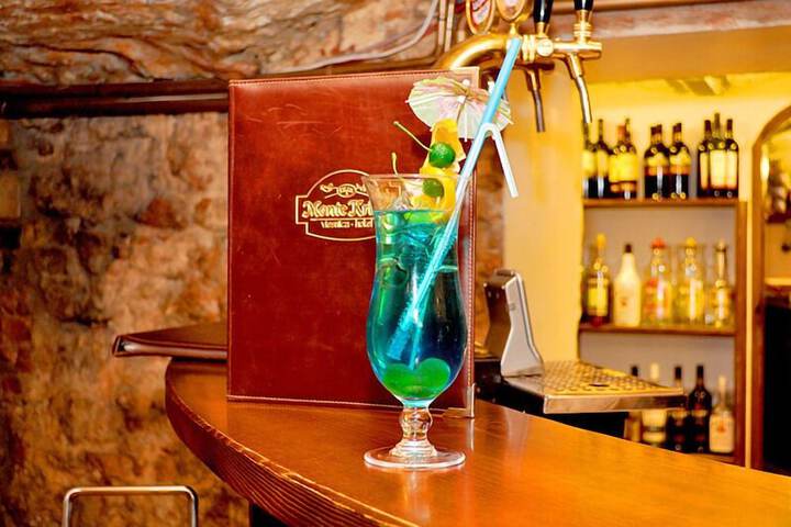 Lounge 67 of 84