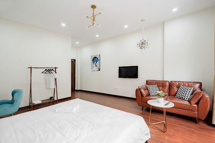 Room 4 of 17