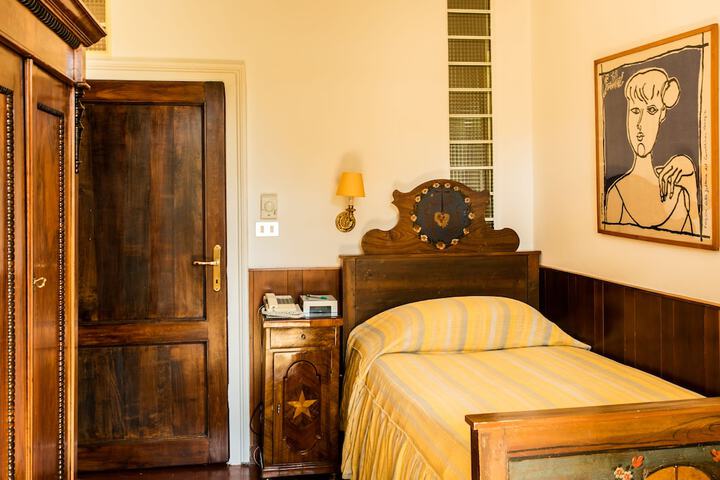 Room 28 of 72