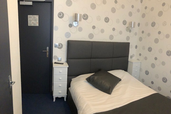 Room 6 of 37