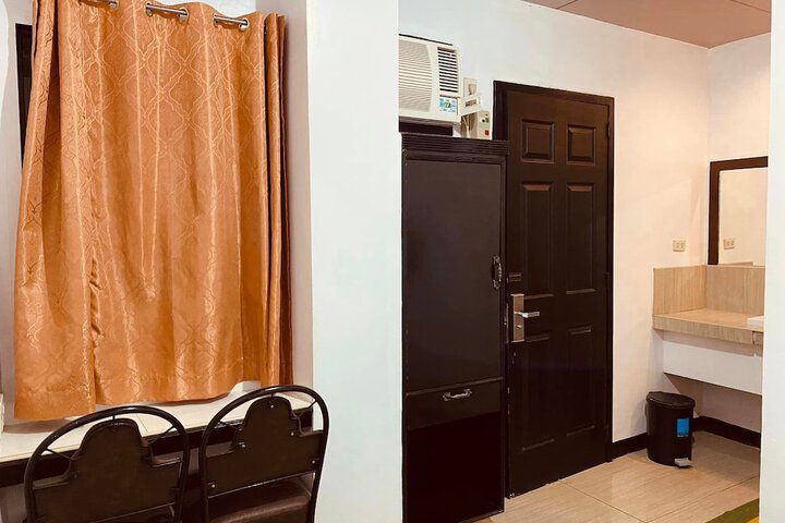 Room 5 of 7