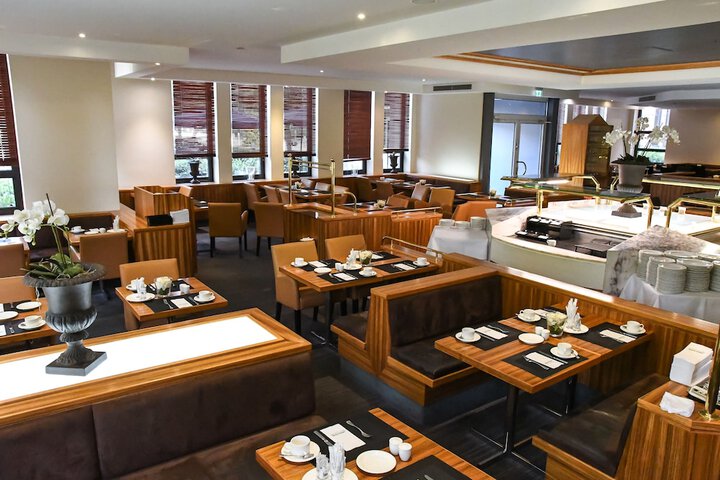 Dining 33 of 46