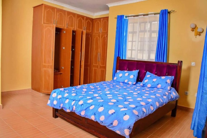 Room 6 of 25