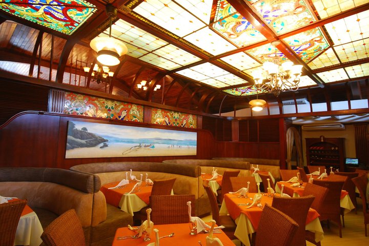 Ballroom/Hall 70 of 85