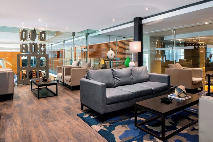 Lounge 86 of 143