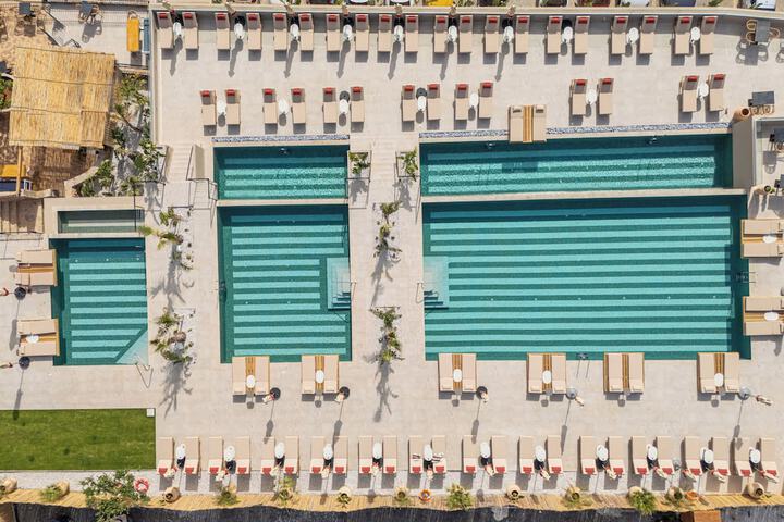 Pool 43 of 92