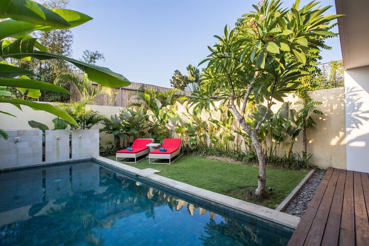 Hotel with Pool