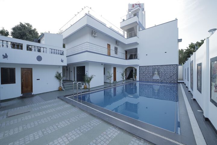 Pool 10 of 12