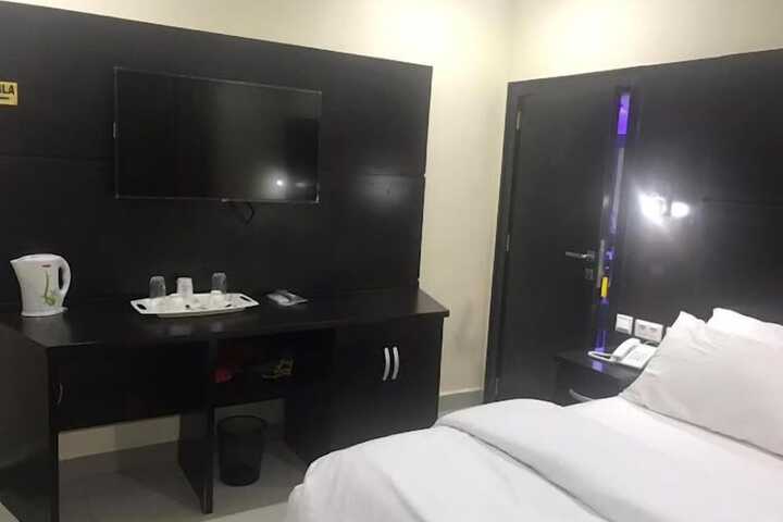 Room 4 of 43
