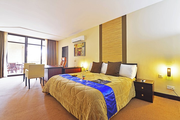 Room 13 of 42