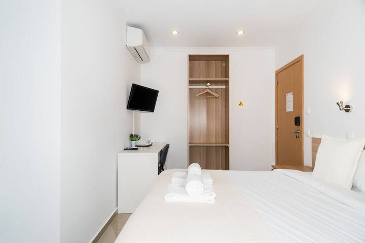 Room 35 of 76
