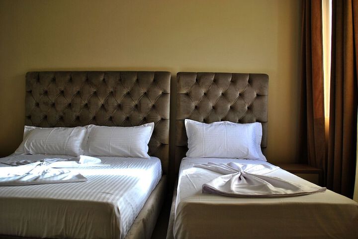 Room 2 of 25