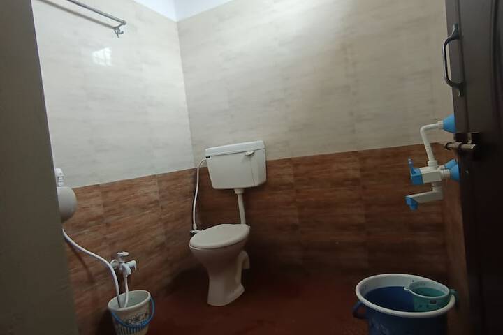 Room 12 of 16