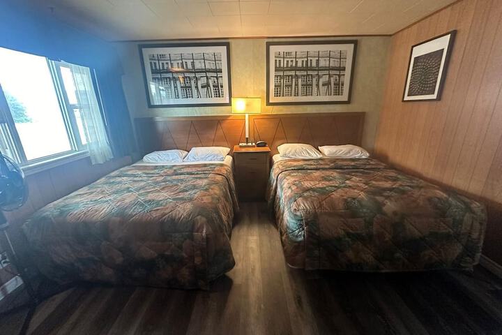 Room 7 of 42