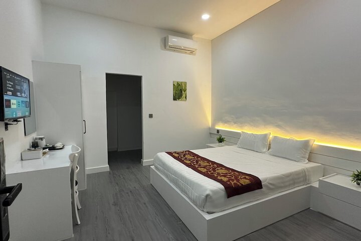 Room 2 of 7