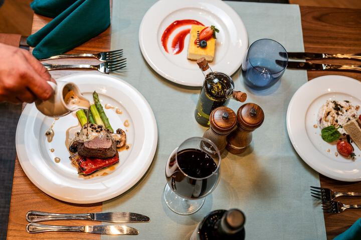Dining 45 of 69