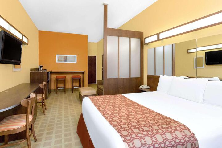 1 Queen Bed Accessible Room (7 of 30)