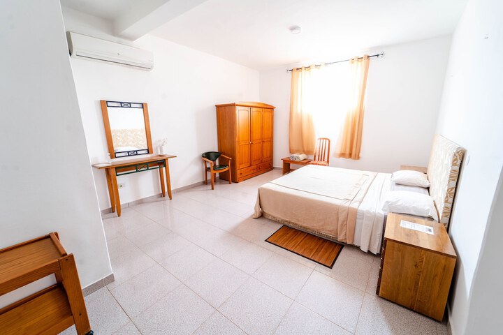 Room 12 of 40