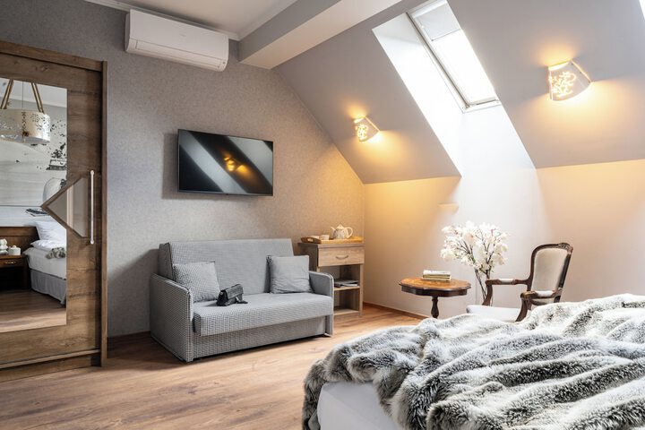Room 7 of 50