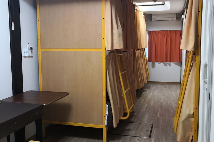 Room 17 of 99