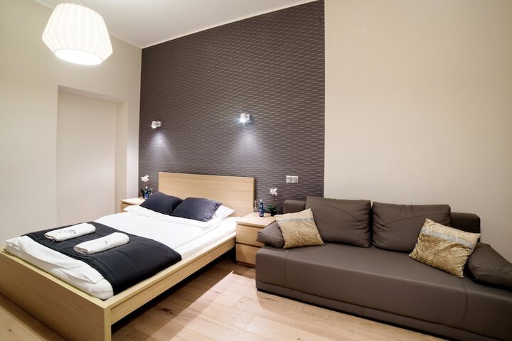 Room 17 of 84