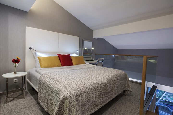 Room 27 of 303